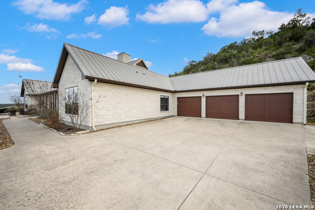 Image 36 of 46 For 800 High Oaks