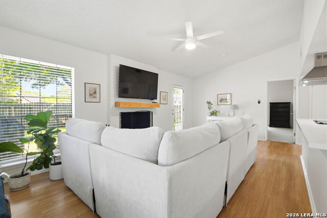 Image 7 of 26 For 13402 Langtry