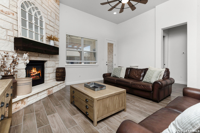 Image 18 of 43 For 2233 Hoja Ave