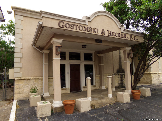 Image 2 of 9 For 607 Urban  