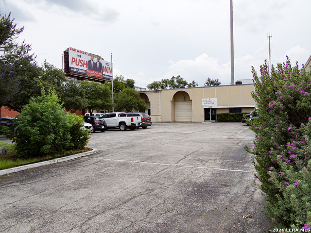 Image 4 of 9 For 607 Urban  