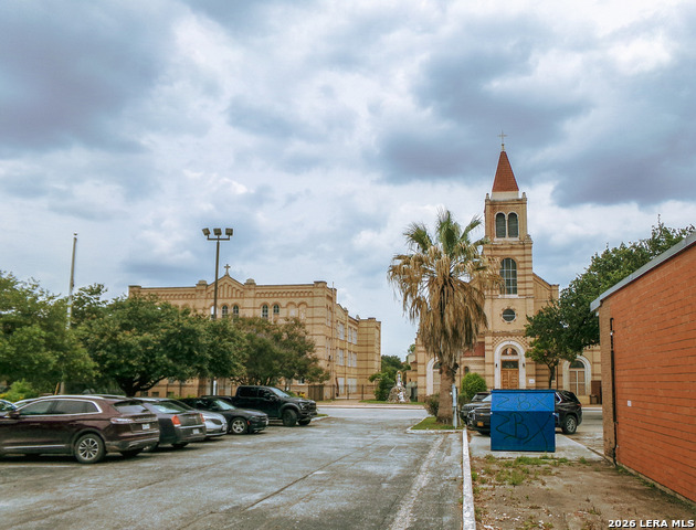 Image 5 of 9 For 607 Urban  