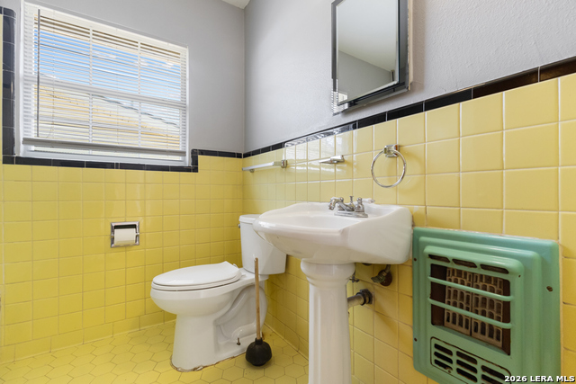 Image 18 of 25 For 210 Dryden  