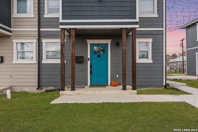 Image 16 of 26 For 903-907 Dawson