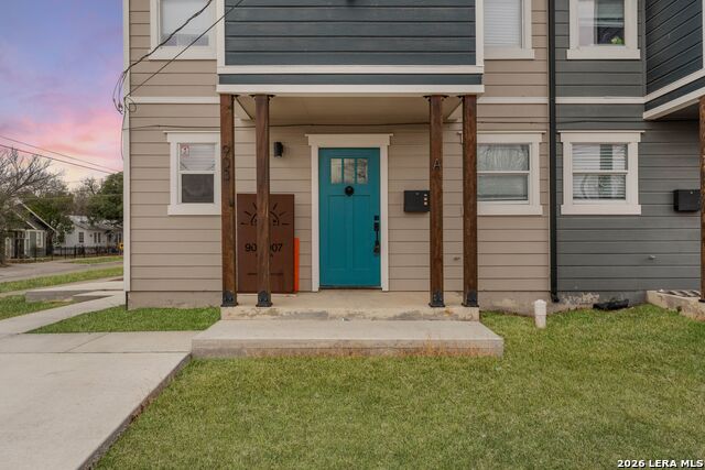 Image 17 of 26 For 903-907 Dawson