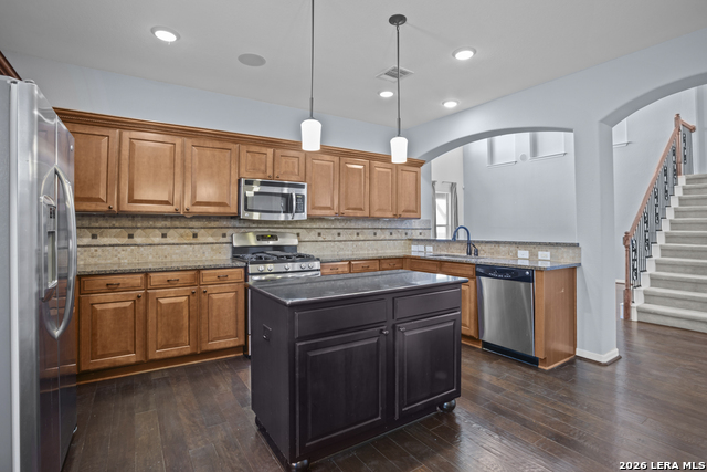 Listing photo id 8 for 245 Razzmatazz Trail