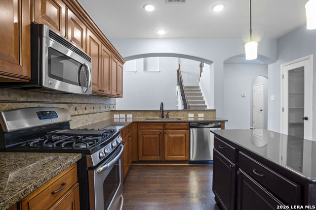 Listing photo id 9 for 245 Razzmatazz Trail