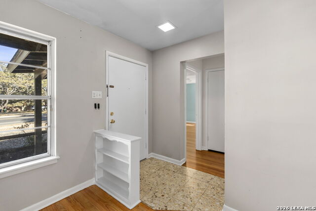 Image 4 of 36 For 11114 Dreamland Dr