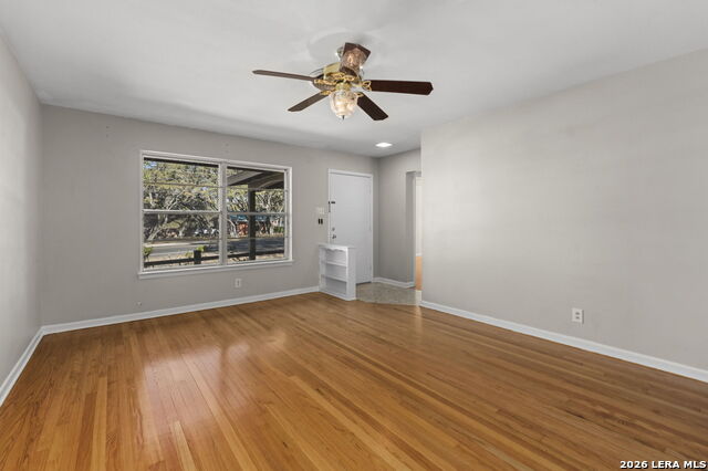 Image 5 of 36 For 11114 Dreamland Dr