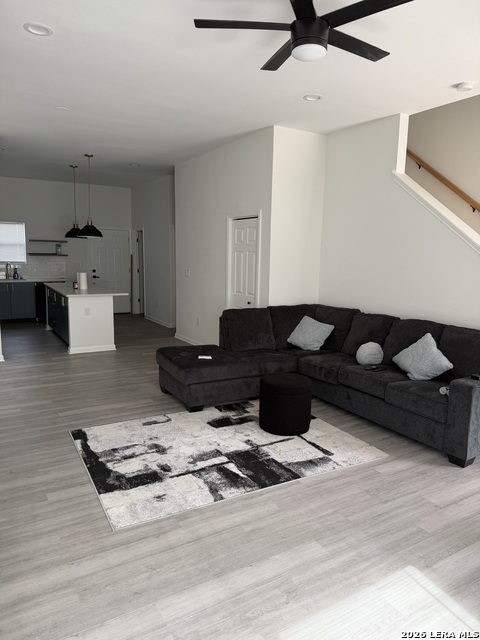 Image 2 of 17 For 147 Vine  