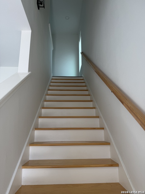 Image 7 of 17 For 147 Vine  