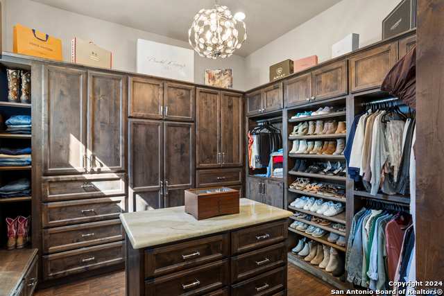 Image 25 of 50 For 104 Falcon Crst