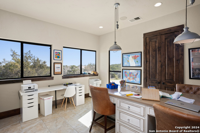 Image 26 of 50 For 104 Falcon Crst