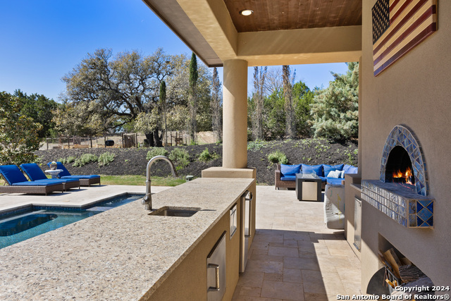 Image 36 of 50 For 104 Falcon Crst