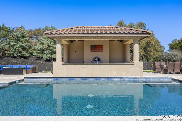 Image 38 of 50 For 104 Falcon Crst