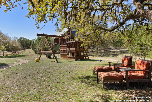 Image 41 of 50 For 104 Falcon Crst