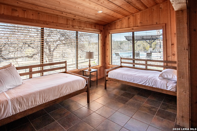 Image 18 of 35 For 2951 Fall Creek Rd