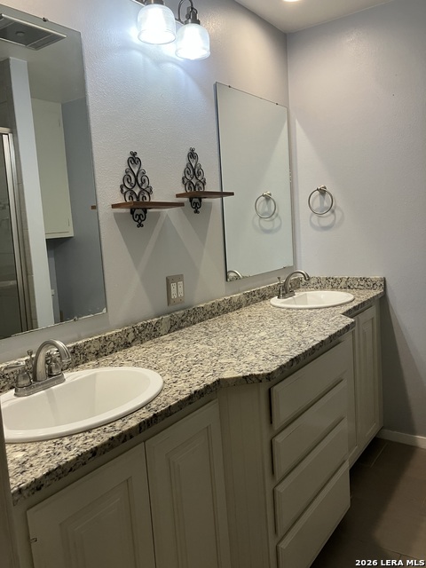 Image 5 of 18 For 11303 Vance Jackson  A5