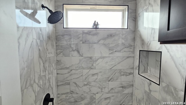 Image 33 of 42 For 105 Oakmont Ln