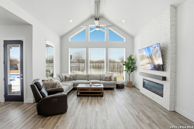 Image 10 of 47 For 405 Corwin  