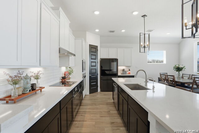 Image 16 of 47 For 405 Corwin  