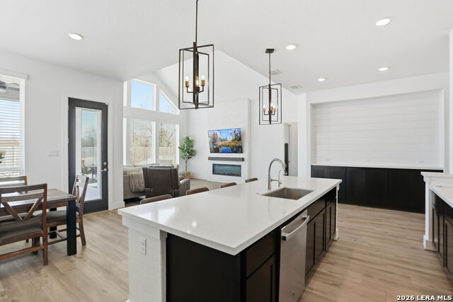 Image 17 of 47 For 405 Corwin  