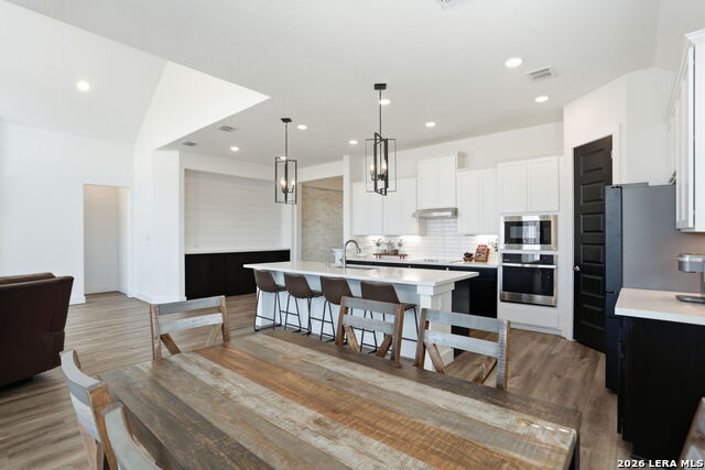 Image 19 of 47 For 405 Corwin  