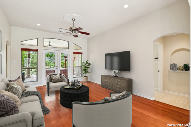 Image 19 of 66 For 718 Park Shores