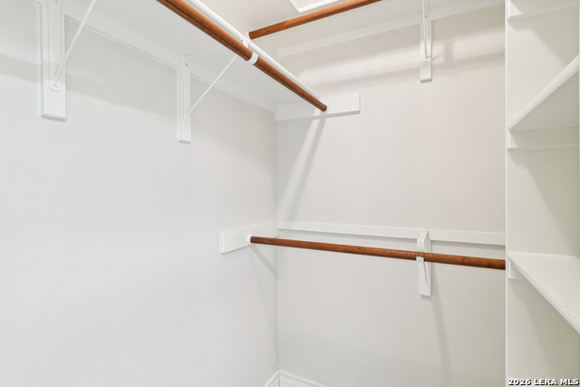 Image 25 of 66 For 718 Park Shores