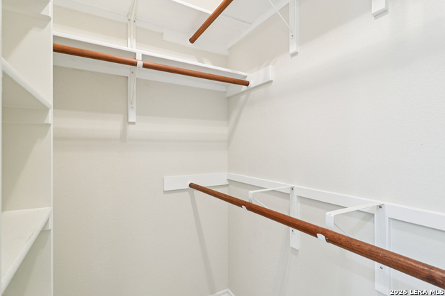 Image 26 of 66 For 718 Park Shores