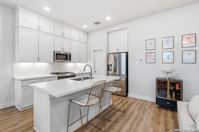 Image 10 of 33 For 8851 Oakland  10