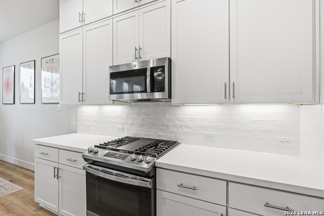 Image 11 of 33 For 8851 Oakland  10