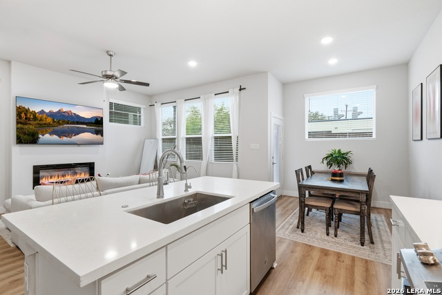 Image 12 of 33 For 8851 Oakland  10