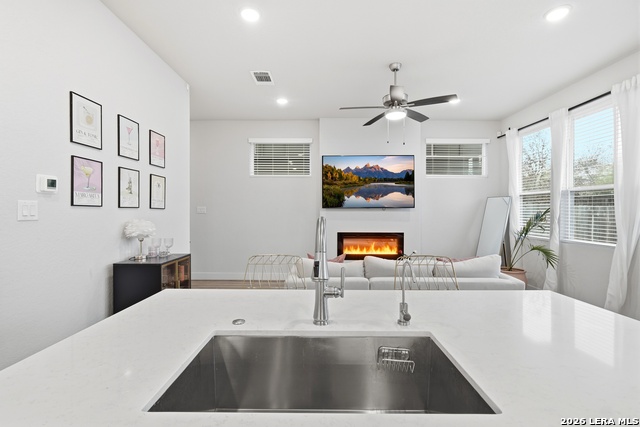 Image 13 of 33 For 8851 Oakland  10