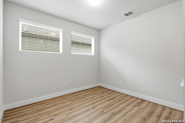 Image 20 of 33 For 8851 Oakland  10