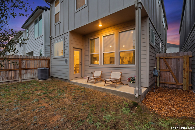 Image 24 of 33 For 8851 Oakland  10