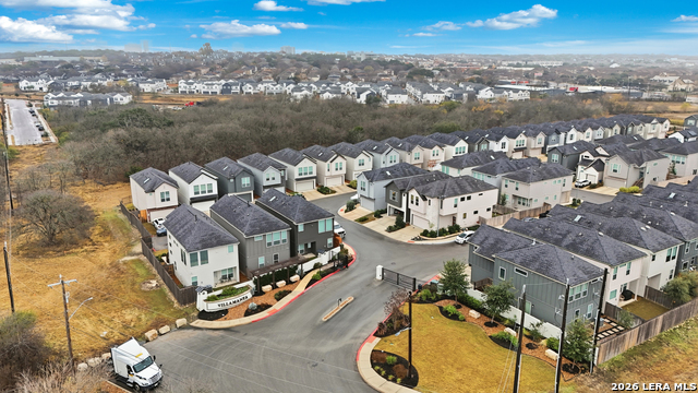 Image 27 of 33 For 8851 Oakland  10