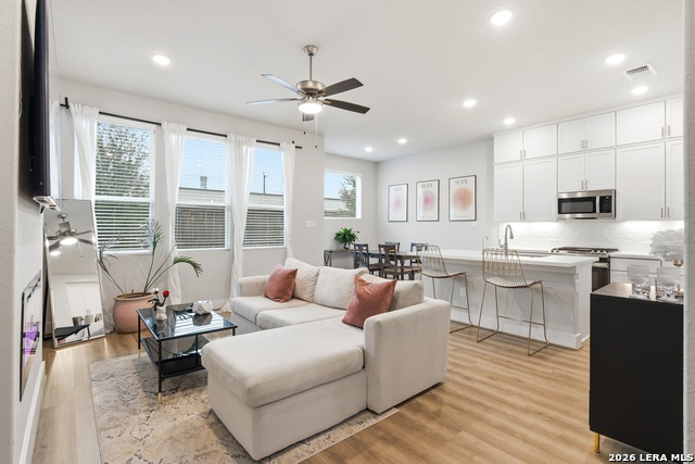 Image 7 of 33 For 8851 Oakland  10