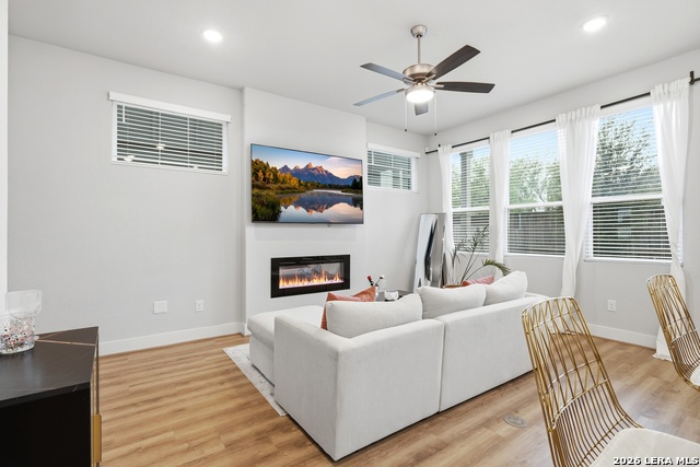 Image 8 of 33 For 8851 Oakland  10