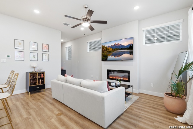 Image 9 of 33 For 8851 Oakland  10