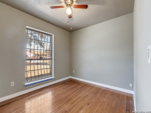 Image 13 of 21 For 9334 Cliff Way St