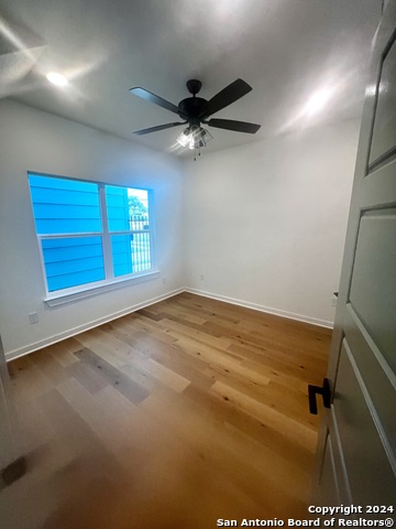 Image 21 of 27 For 310 W Evergreen St #114