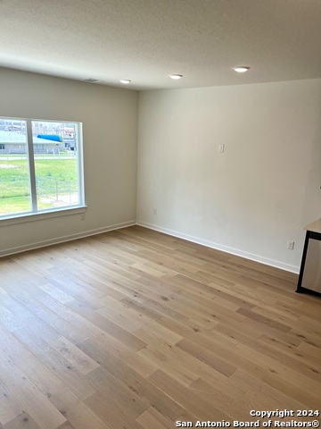 Image 8 of 27 For 310 W Evergreen St #114