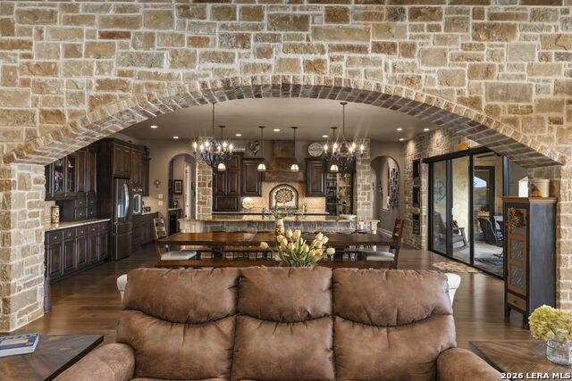 Listing photo id 9 for 1039 Bluewater Place