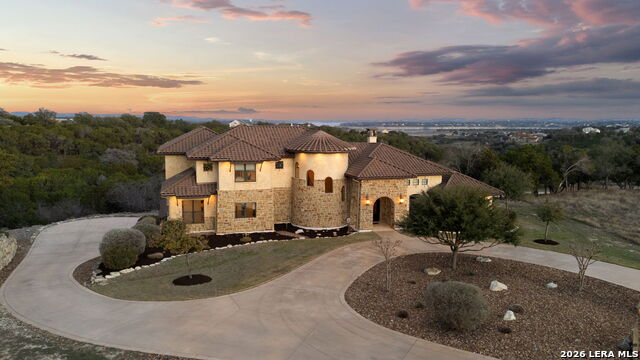 Listing photo id 108 for 1039 Bluewater Place