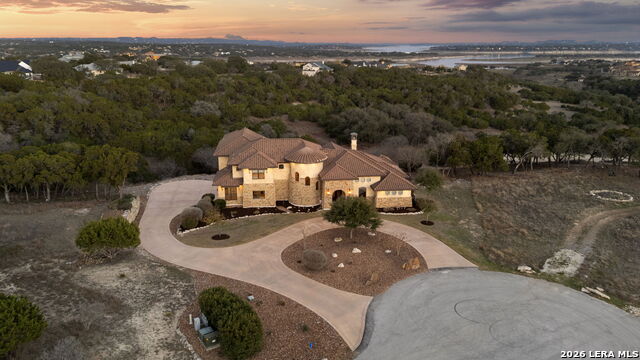 Listing photo id 109 for 1039 Bluewater Place