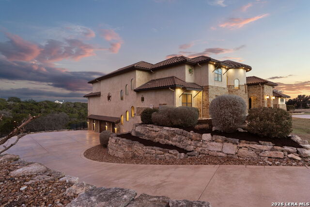 Listing photo id 114 for 1039 Bluewater Place