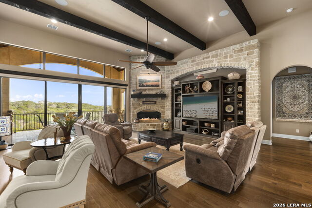 Listing photo id 11 for 1039 Bluewater Place
