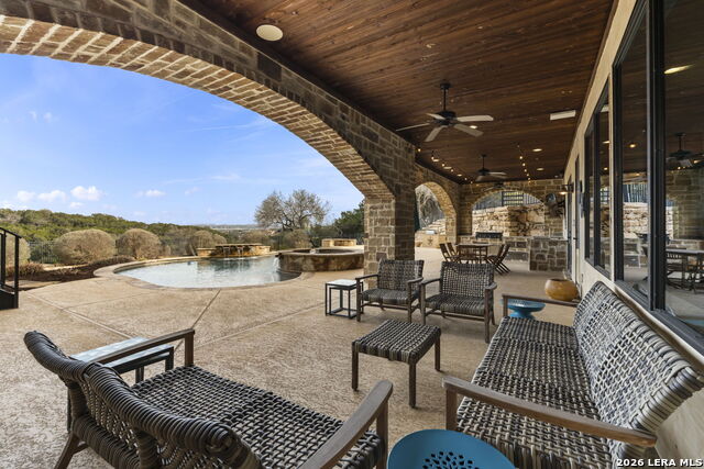 Listing photo id 130 for 1039 Bluewater Place