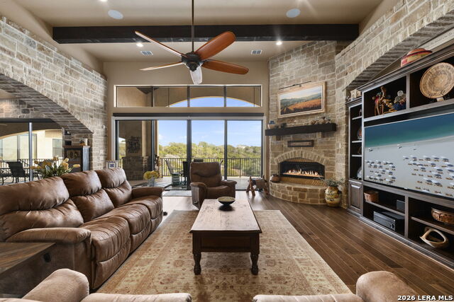 Listing photo id 12 for 1039 Bluewater Place